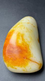 和田玉原石,形状饱满,可做把玩,可设计雕刻,玉质细腻温润