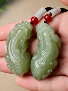 和田玉貔貅吊坠这样戴,好运悄悄来✨