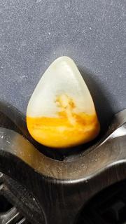 和田玉颜色分类:烟青,黄玉,藕粉,翠青