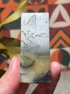 精品新疆和田玉青花俏色巧雕山水人文已经牌,料细油润,精细阴雕,意境